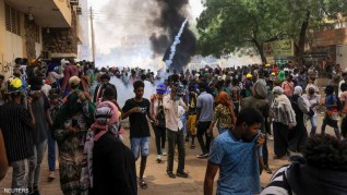 السودان.. قتيل وعشرات المصابين في احتجاجات جديدة