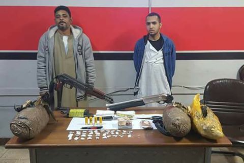 سقوط عاطلين بأسلحة نارية ومخدرات فى حملة أمنية بأسوان