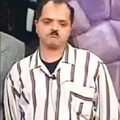 ” هنيدى” يحتفل مع جمهوره بيوم السعادة بشكل ساخر