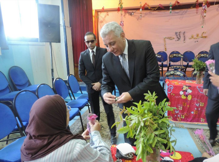 ” مدير أمن البحيرة ” يزور دار المسنين بمناسبة الاحتفال بعيد الأم