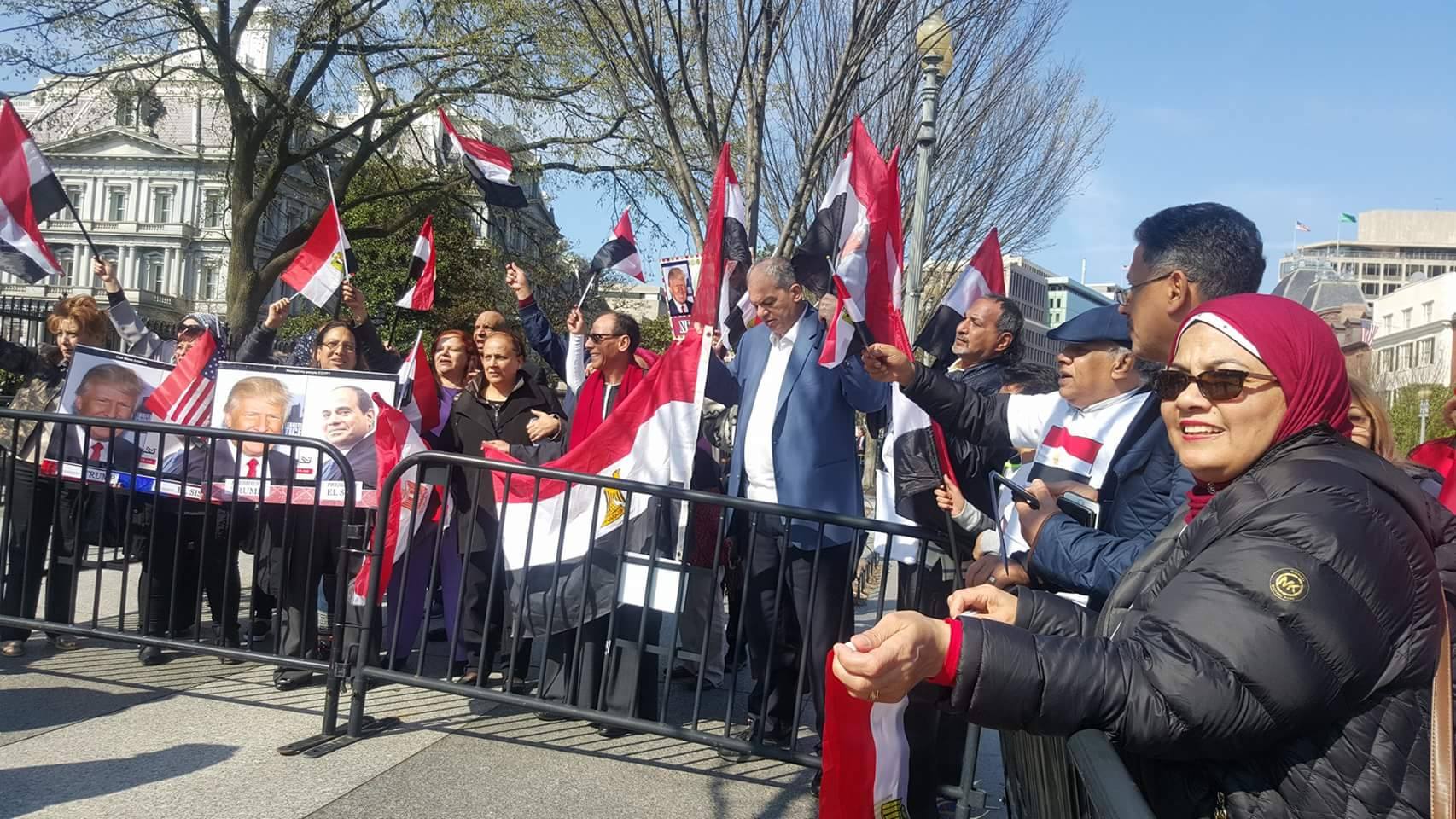 اعضاء الجالية المصرية بامريكا يتحركون الى ”البيت الابيض” انتظارا لوصول ”السيسي