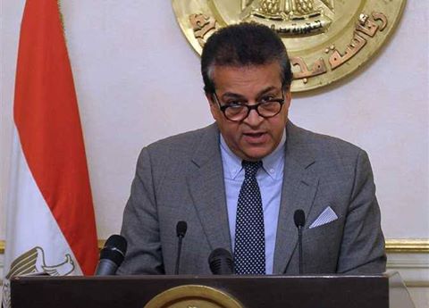 وزير التعليم العالى يستعرض تقريراً حول اجتماع صندوق التكافل الاجتماعى