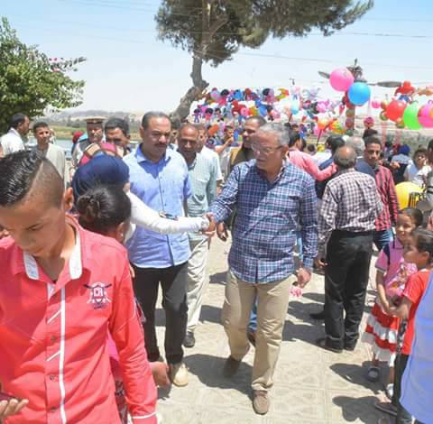 بالصور : محافظ المنيا يلتقى بالمواطنين المحتفلين بأعياد الربيع بالكورنيش