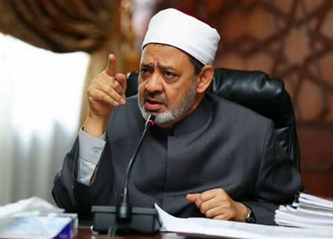 الامام الاكبر الدكتور”  أحمد الطيب  ” الذي يهاجمه الإعلام علي جهل ودون استحياء