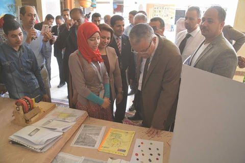 محافظ المنيا يكرم الطلاب الفائزين في ”ملتقي العباقرة” بمركز العلوم الاستكشافي 