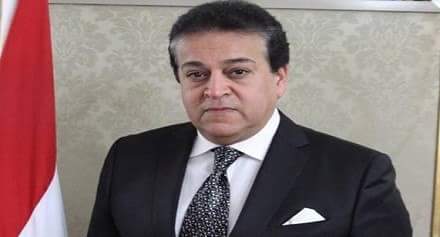 الدكتور خالد عبد الغفّار يستعرض تقريرآ لخطة وحدة إدارة مشروعات تطوير التعليم العالي 