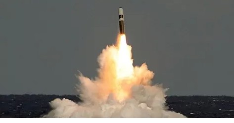 بريطانيا تهدد بشن ضربة نووية