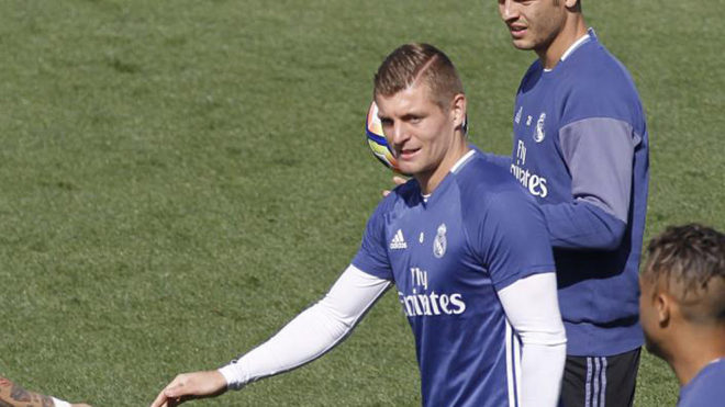 الماركا: «توني كروس» لن يترك ريال مدريد