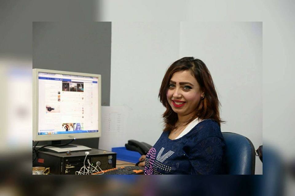 أول صحفية تتلقي بيان من بيت المقدس