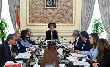 شريف اسماعيل يترأ س اجتماع المجموعة الاقتصادية