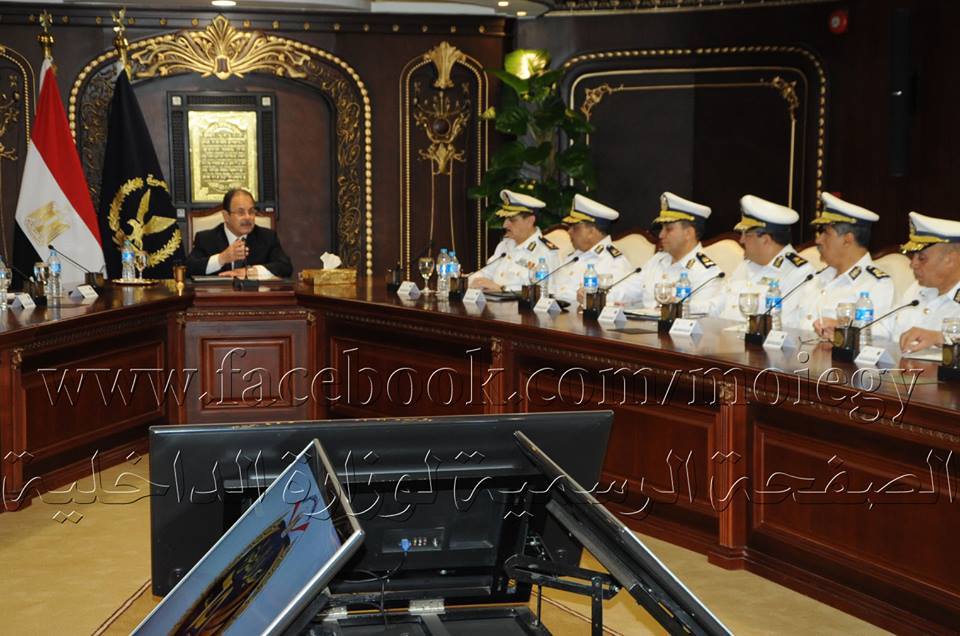 وزير الداخلية يعقد اجتماعا موسعا مع مديرى الامن على مستوى الجمهورية