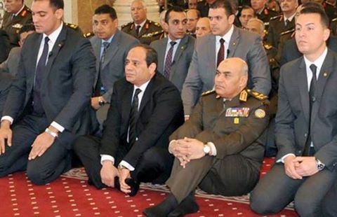 السيسى يؤدى صلاة الجمعة بمسجد المشير طنطاوى فى اطار الاحتفال بانتصارات اكتوبر