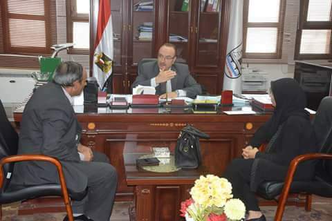 محافظ بني سويف يستقبل أسرة الشهيد المقدم يحيى حسن محمد