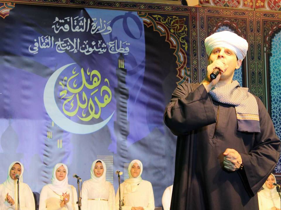 ”محمود التهامى” والقوميه والسيرك فى ثامن لـــيالى هل هلالك بساحة الهناجر
