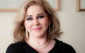 ميادة الحناوي تفوز بجائزه الدوله التقديريه  في مجال الفنون.