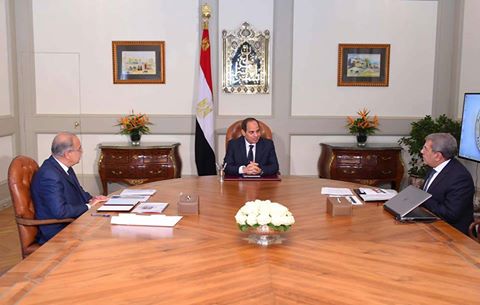 ”السيسي” يجتمع مع رئيس مجلس الوزراء ووزير المالية