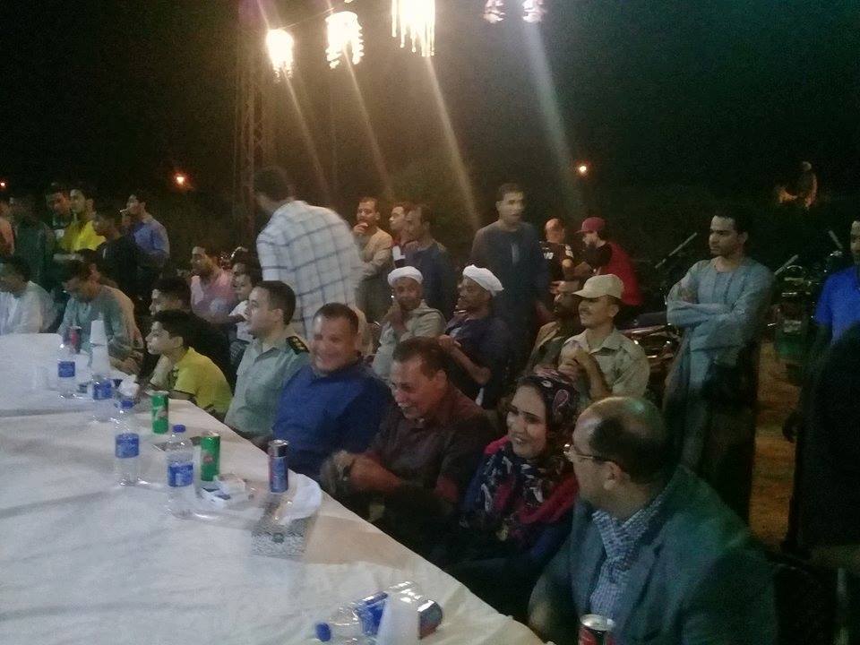 بالصور حضور أعضاء مجلس النواب ختام الدورة الرمضانية لكرة القدم بالكوم الاحمر بفرشوط.