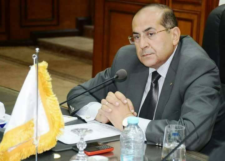محافظ سوهاج يكذب ما نشر بمواقع التواصل الاجتماعى عن خبر اقالته