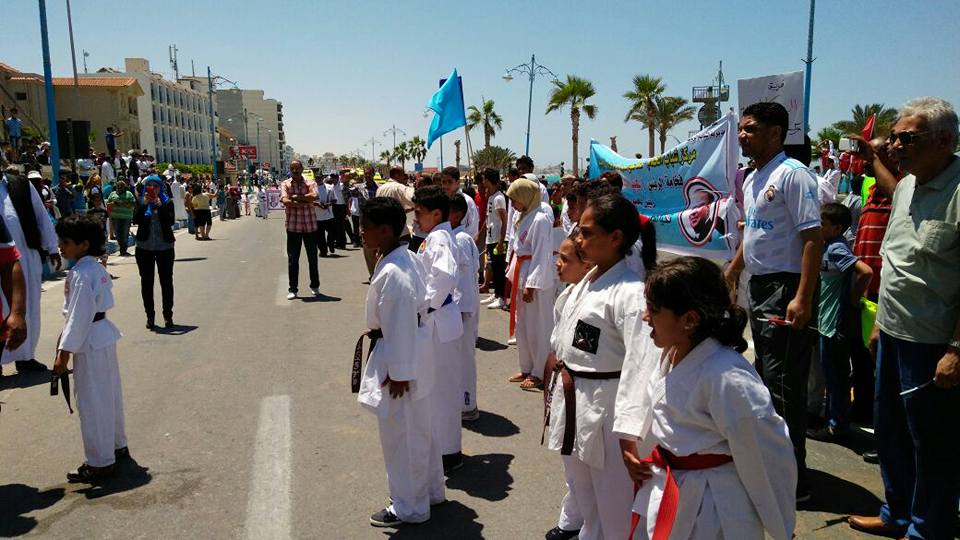 ترديد الاغانى الوطنية مع بدء احتفالات محافظة مطروح بذكرى 30 يونية
