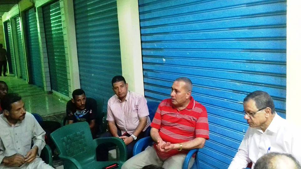 محافظ السويس يتفقد موقف سيارات الشهداء .. ويحـذر السائقين من رفع تعريفة الركوب