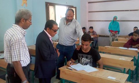 خصم 3 أيام من راواتب ثلاث معلمات بالسويس .. والسبب