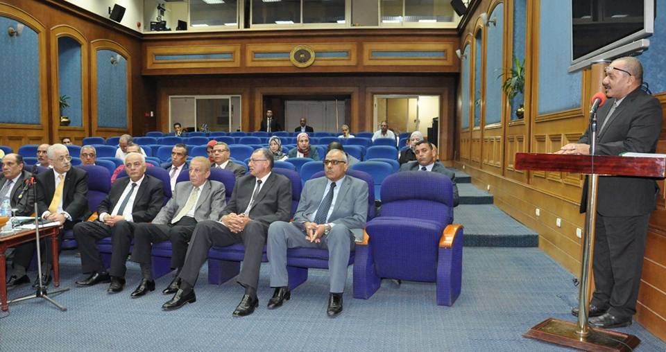 شوقى يناقش الخطط الاستثمارية مع مديرى المديريات التعليمية عبر الفيديو كونفرانس