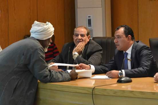 محافظ الأقصر يحذر المسئولين من تجاهل مطالب وشكاوي الأهالي