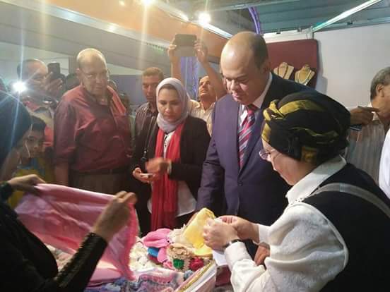 محافظ مطروح يفتتح معرض الأسر المنتجة بالنادي الاجتماعي بمطروح