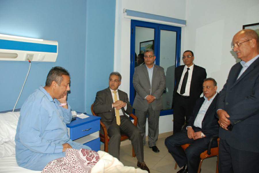 محافظ الجيزة يزور مصابى الشرطة في حملة جزيرة الوراق