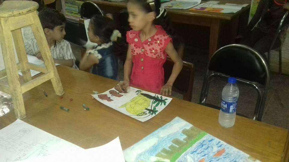 بالصور ورشة للرسم الحر بقصر احمد بهاء للطفل