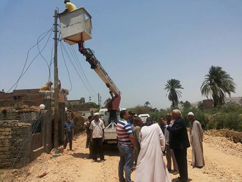 حملات نظافة وتركيب كشافات إنارة جديدة بقري مركز المراغة محافظ سوهاج
