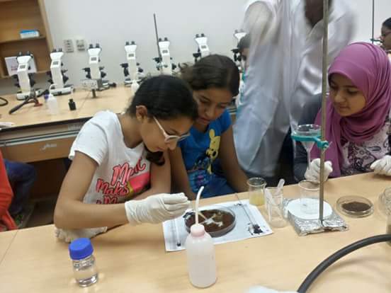 أكاديمية البحث العلمي تجتمع بأولياء أمور المقبولين بجامعة الطفل لعام 2017