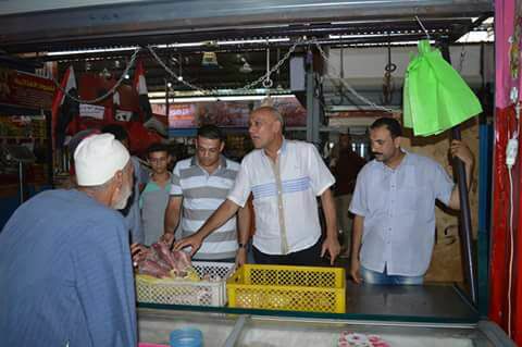 رئيس مدينة المحلة يتفقد” أسواق تحيا” مصر ويطالب التجار لتوفير احتياجات المواطنين