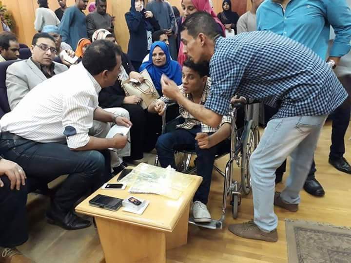بالصور: محافظ الاقصر يعقد اجتماعا موسعا مع ذوي الاحتياجات الخاصة لبحث مطالبهم ومشكلاتهم