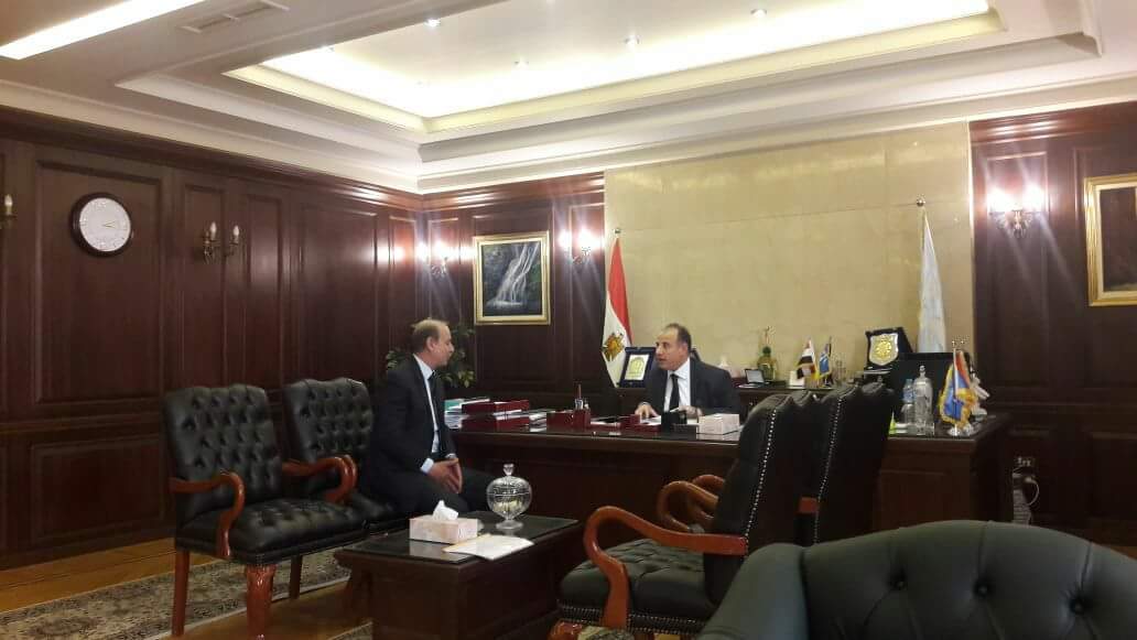 ”حتاتة” يقوم بزيارة محافظ اسكندرية ومتابعة حالة العمال المصابين للشركة