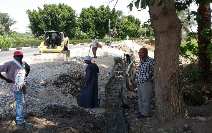 بالجهود الذاتية وتبرعات الأهالي توسيع طريق البغدادي بمركز البياضية بالاقصر