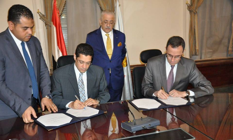 شوقى يوقع اتفاقية تعاون لإنشاء مدرسة العربى الثانوية الفنية للتعليم والتدريب المزدوج 