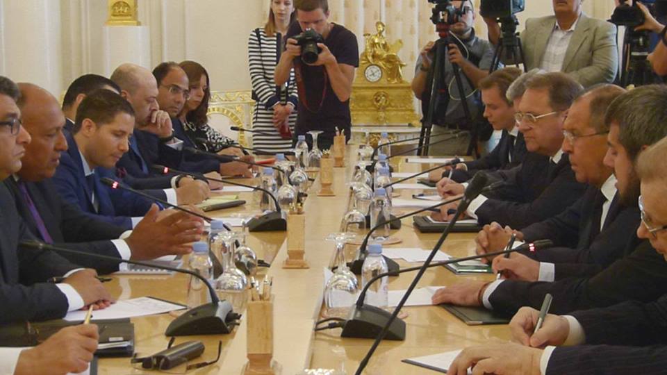وزير الخارجية يجري محادثات سياسية مع نظيره الروسي لافروف في موسكو