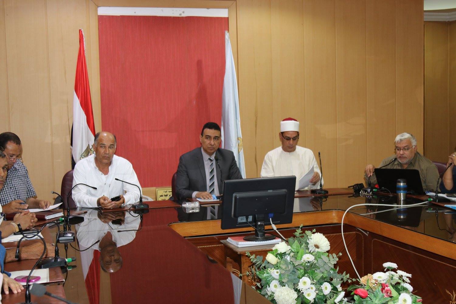 سكرتير مساعد كفر الشيخ يناقش مع التنفيذيين موقف المشروعات الاستثمارية