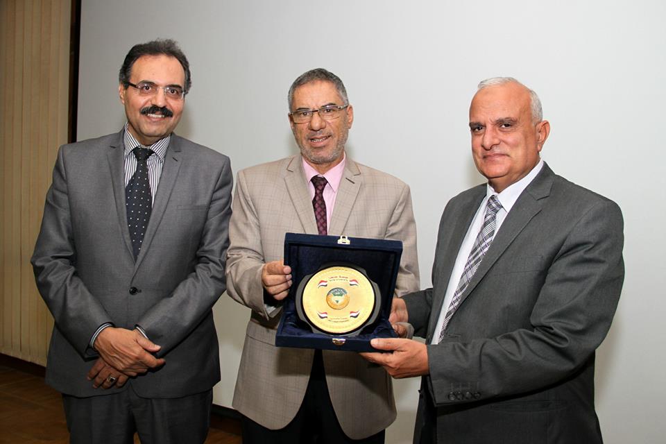 مجلس جامعة طنطا يكرم عميد ”التربية” لبلوغه سن المعاش