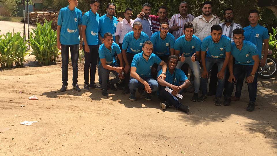 فريق شباب الخير يوزع ملابس علي فقراء البلينا بسوهاج