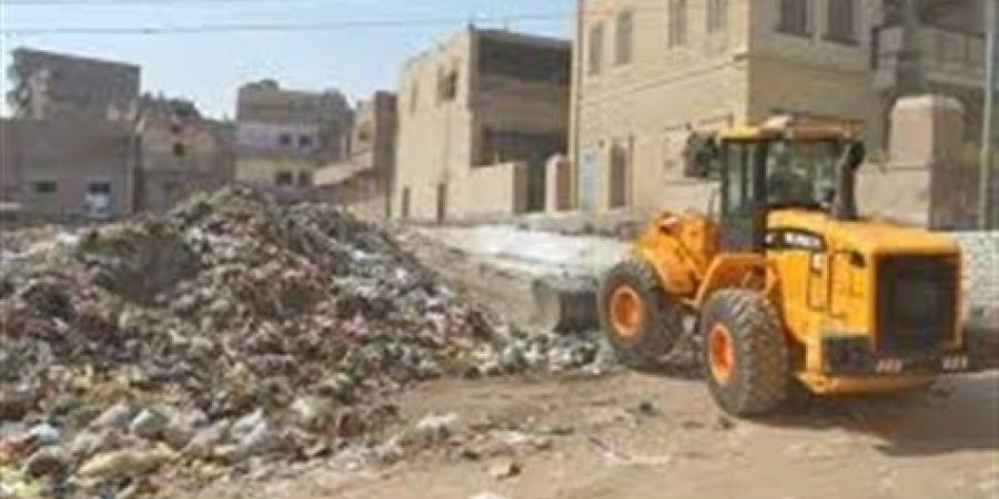 رفع 200 طن قمامه ومخلفات صلبة من شوارع حى العمرانية