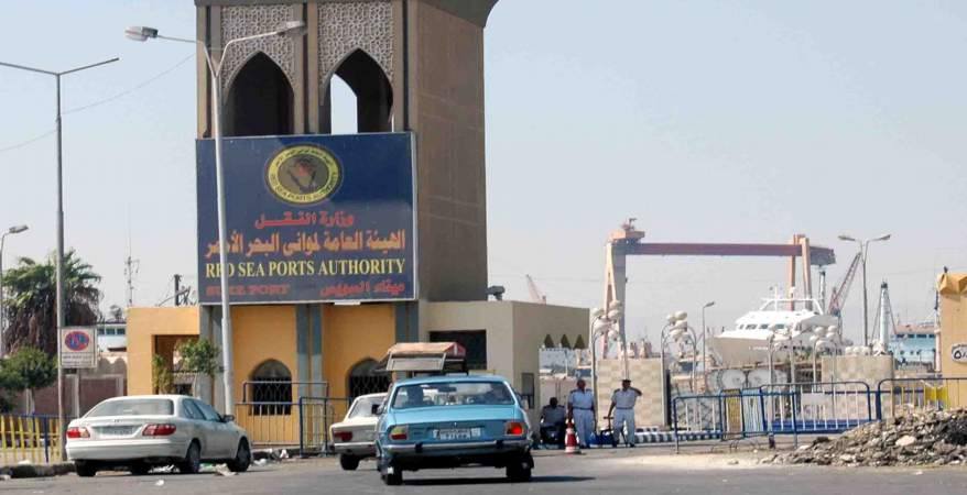 وصول و سفر 8 آلاف و 332 راكب و تداول 200 شاحنة بموانئ البحر الأحمر