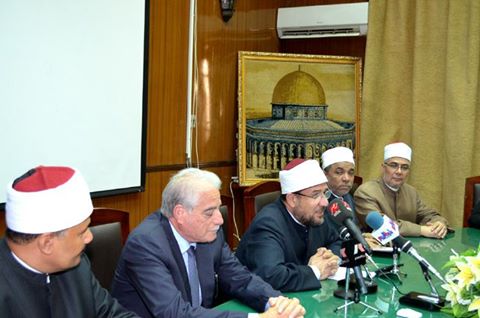 وزير الأوقاف خلال لقائه بمحافظ جنوب سيناء :4 آلاف طن لحوم و 300 مقعد دراسي هدية الأوقاف لجنوب سيناء