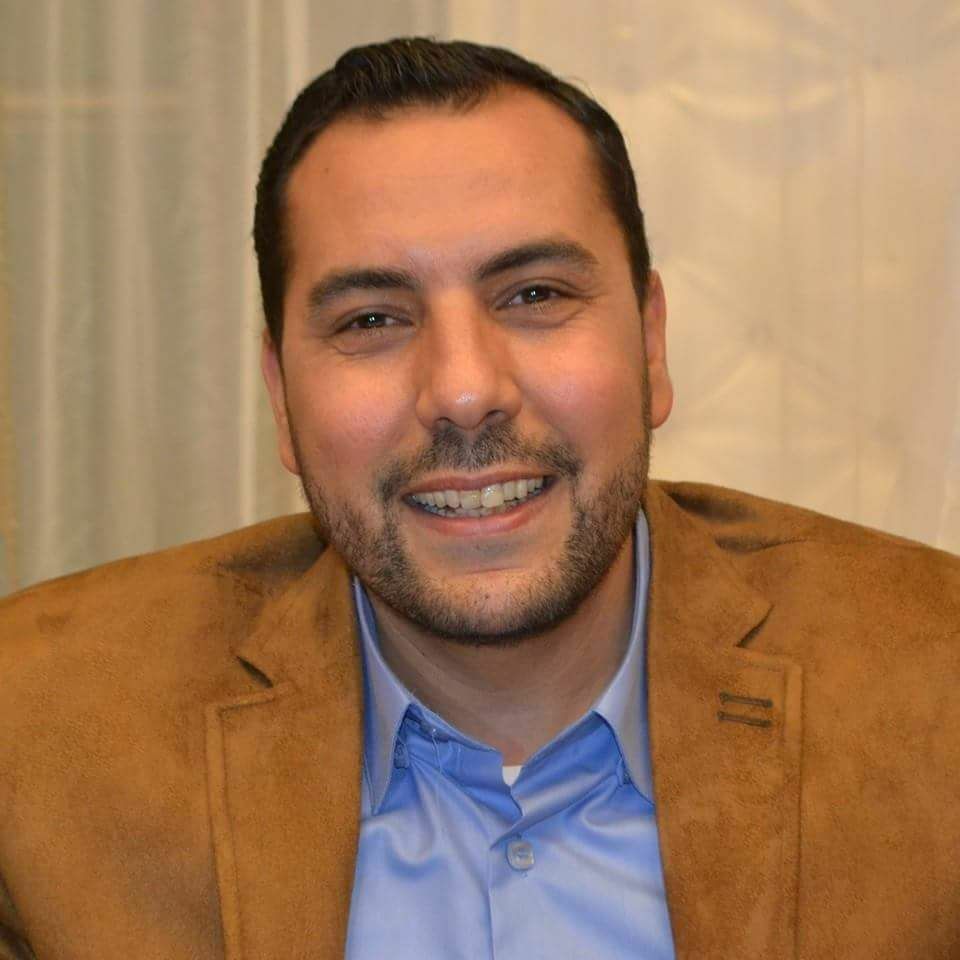 الخطيب يصلح جميع ديسكات إدارة المعادى التعليمية على نفقته الخاصة