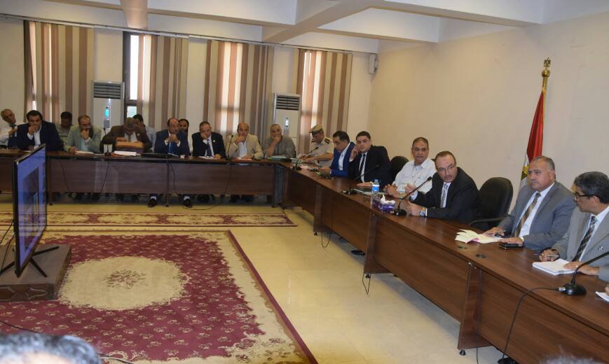 محافظ بني سويف و13 عضو مجلس نواب يتابعون تنفيذ الحلول لأوجه القصور في بعض الخدمات