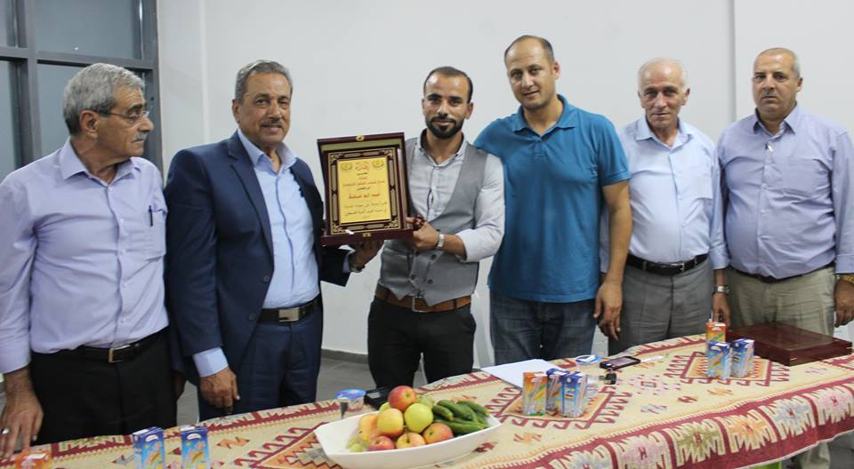 إدارة شباب الخليل تلتقي أولياء أمور اللاعبين من مواليد 2002 المشاركين ببطولة برشلونة