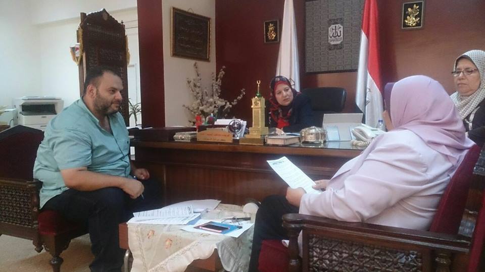 مديرة تعليم القاهرة تلقى مع فريق شباب معلمى تمرد