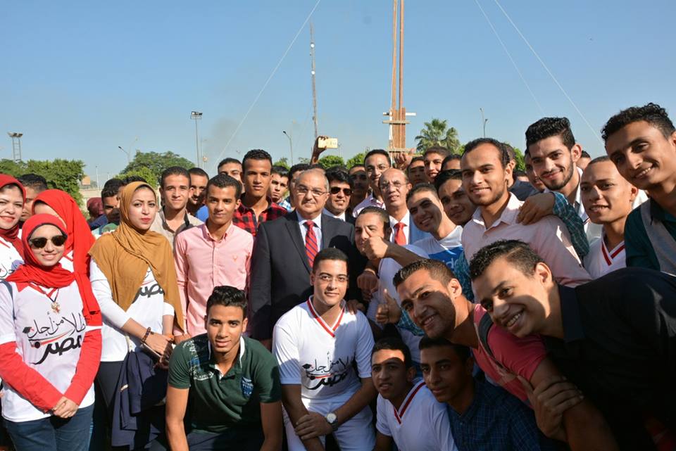 رئيس جامعة أسيوط يشارك طلاب الجامعة مراسم آداء تحية العلم والسلام الجمهوري