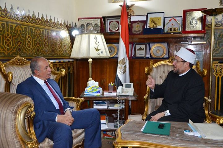 وزير الأوقاف يستقبل محافظ البحر الأحمر ويوجه برفع كفاءة المركز الإسلامي بالغردقة